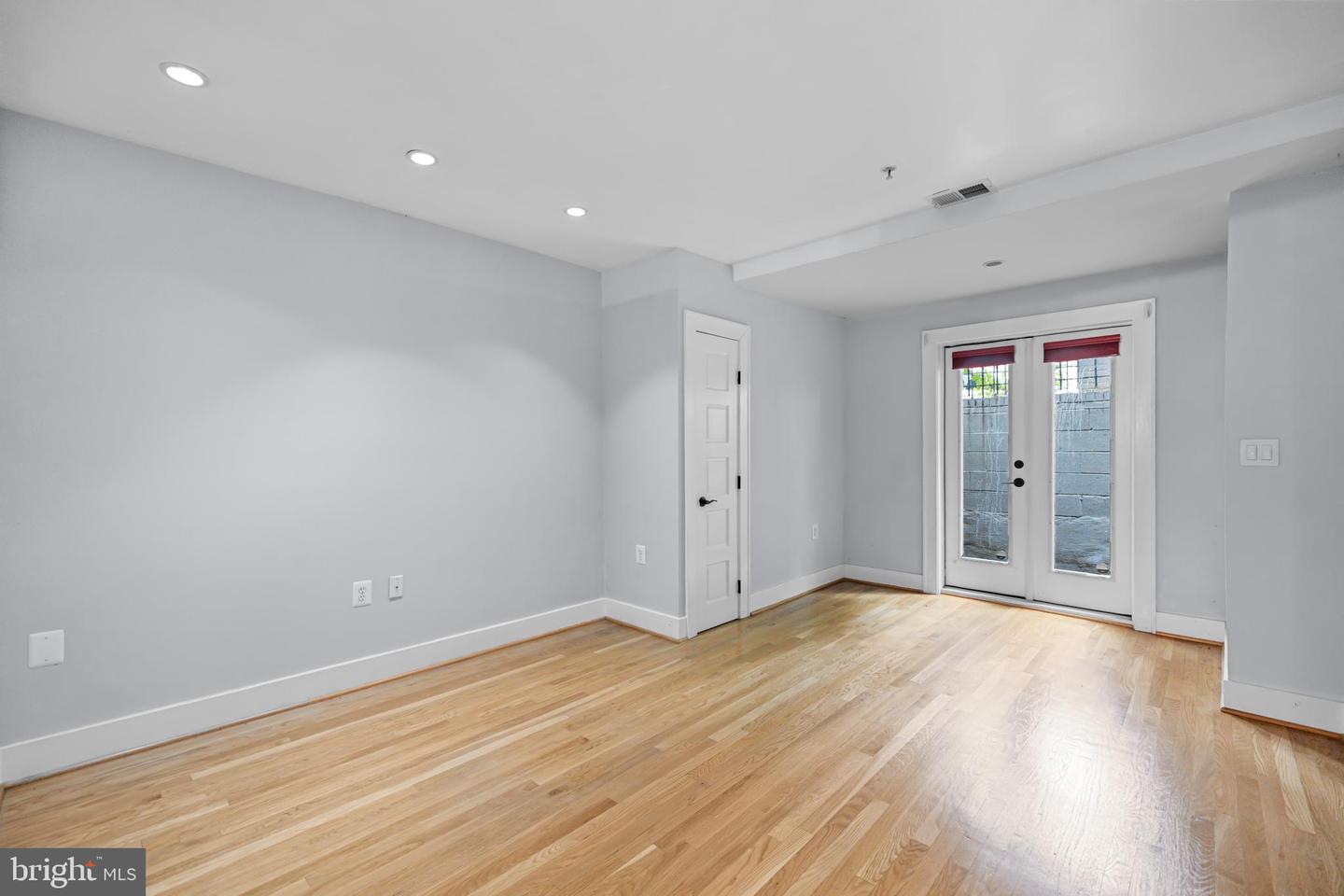 1109 M ST NW #1, WASHINGTON, District Of Columbia 20005, 1 Bedroom Bedrooms, ,1 BathroomBathrooms,Residential,For sale,1109 M ST NW #1,DCDC2224824 MLS # DCDC2224824
