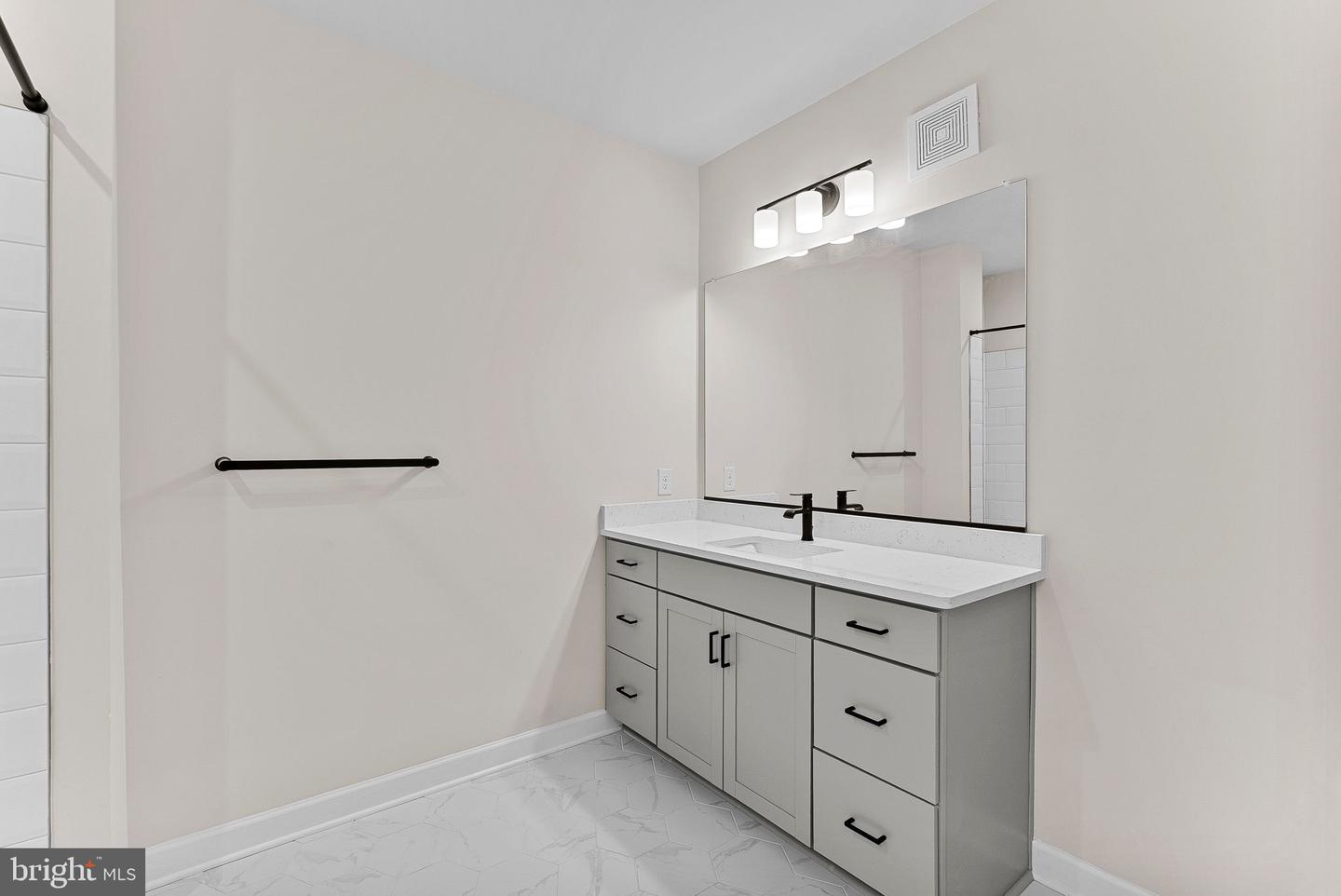 3925 FAIR RIDGE DR #305, FAIRFAX, Virginia 22033, 2 Bedrooms Bedrooms, ,2 BathroomsBathrooms,Residential,For sale,3925 FAIR RIDGE DR #305,VAFX2269974 MLS # VAFX2269974