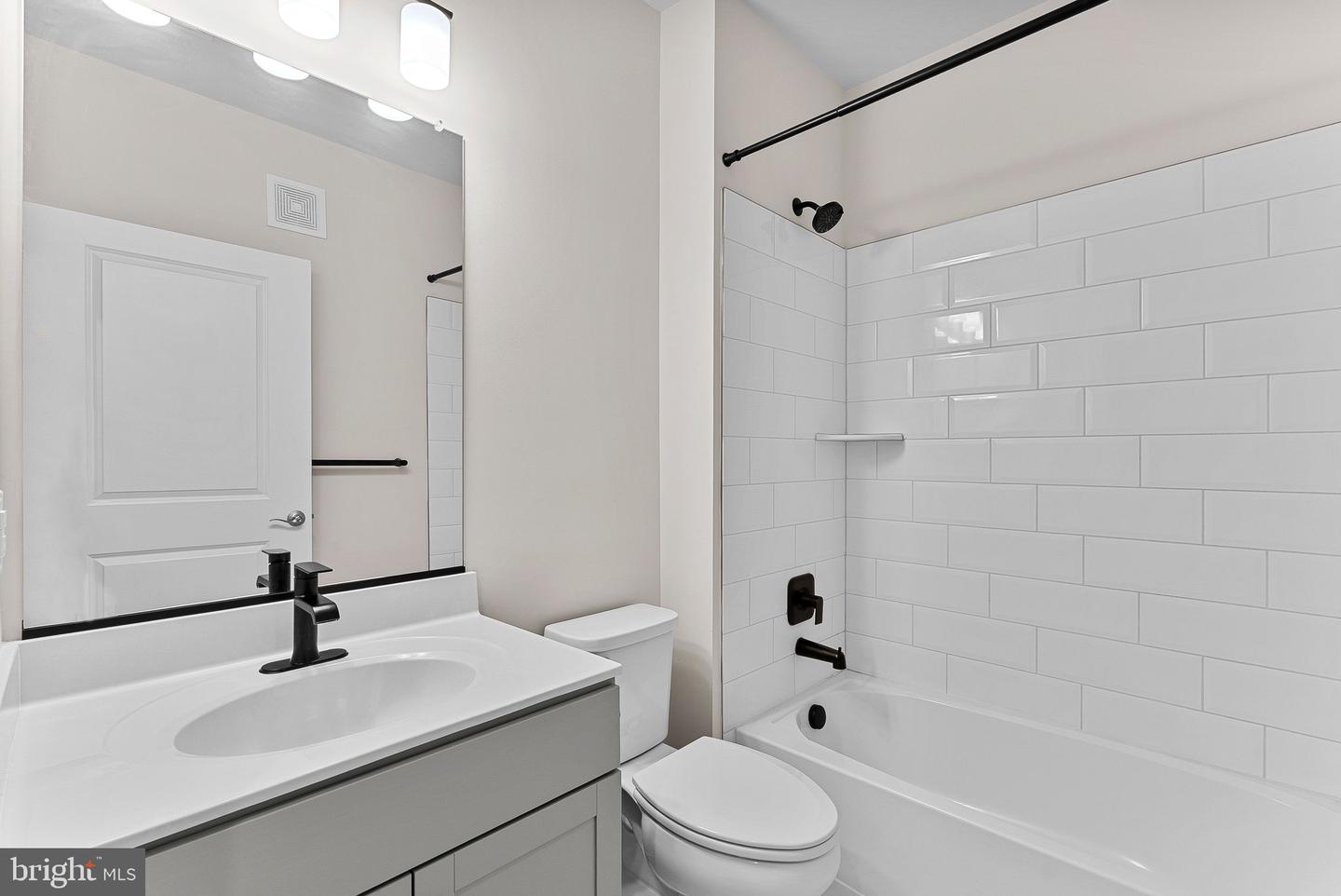 3925 FAIR RIDGE DR #305, FAIRFAX, Virginia 22033, 2 Bedrooms Bedrooms, ,2 BathroomsBathrooms,Residential,For sale,3925 FAIR RIDGE DR #305,VAFX2269974 MLS # VAFX2269974