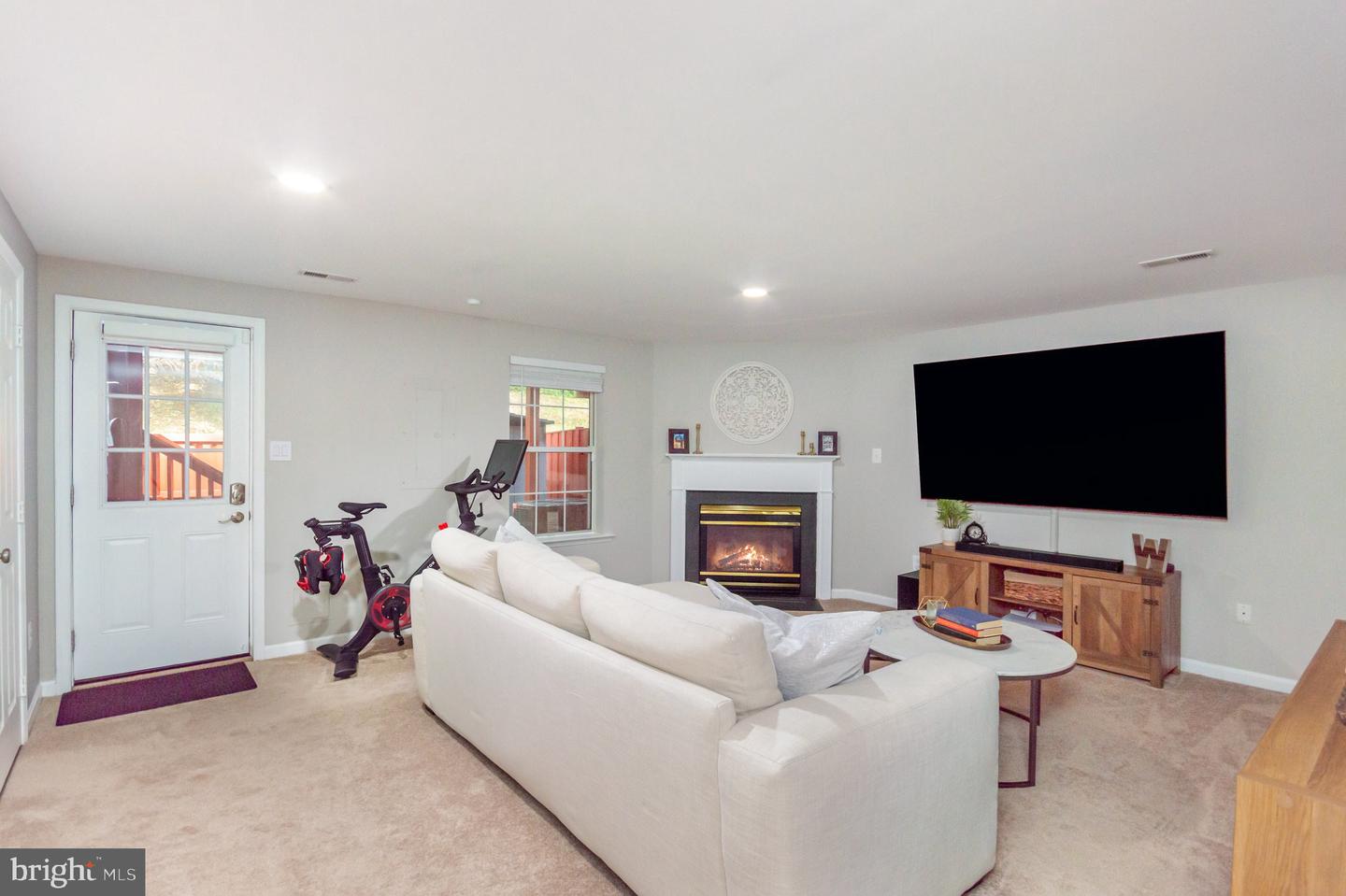 5606 GLENWOOD MEWS DR, ALEXANDRIA, Virginia 22315, 3 Bedrooms Bedrooms, ,2 BathroomsBathrooms,Residential,For sale,5606 GLENWOOD MEWS DR,VAFX2270006 MLS # VAFX2270006