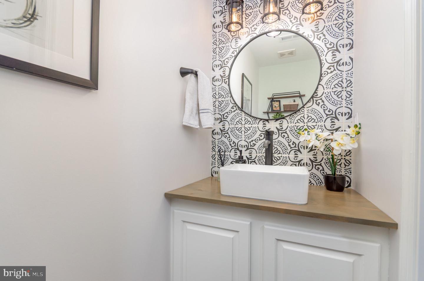 5606 GLENWOOD MEWS DR, ALEXANDRIA, Virginia 22315, 3 Bedrooms Bedrooms, ,2 BathroomsBathrooms,Residential,For sale,5606 GLENWOOD MEWS DR,VAFX2270006 MLS # VAFX2270006