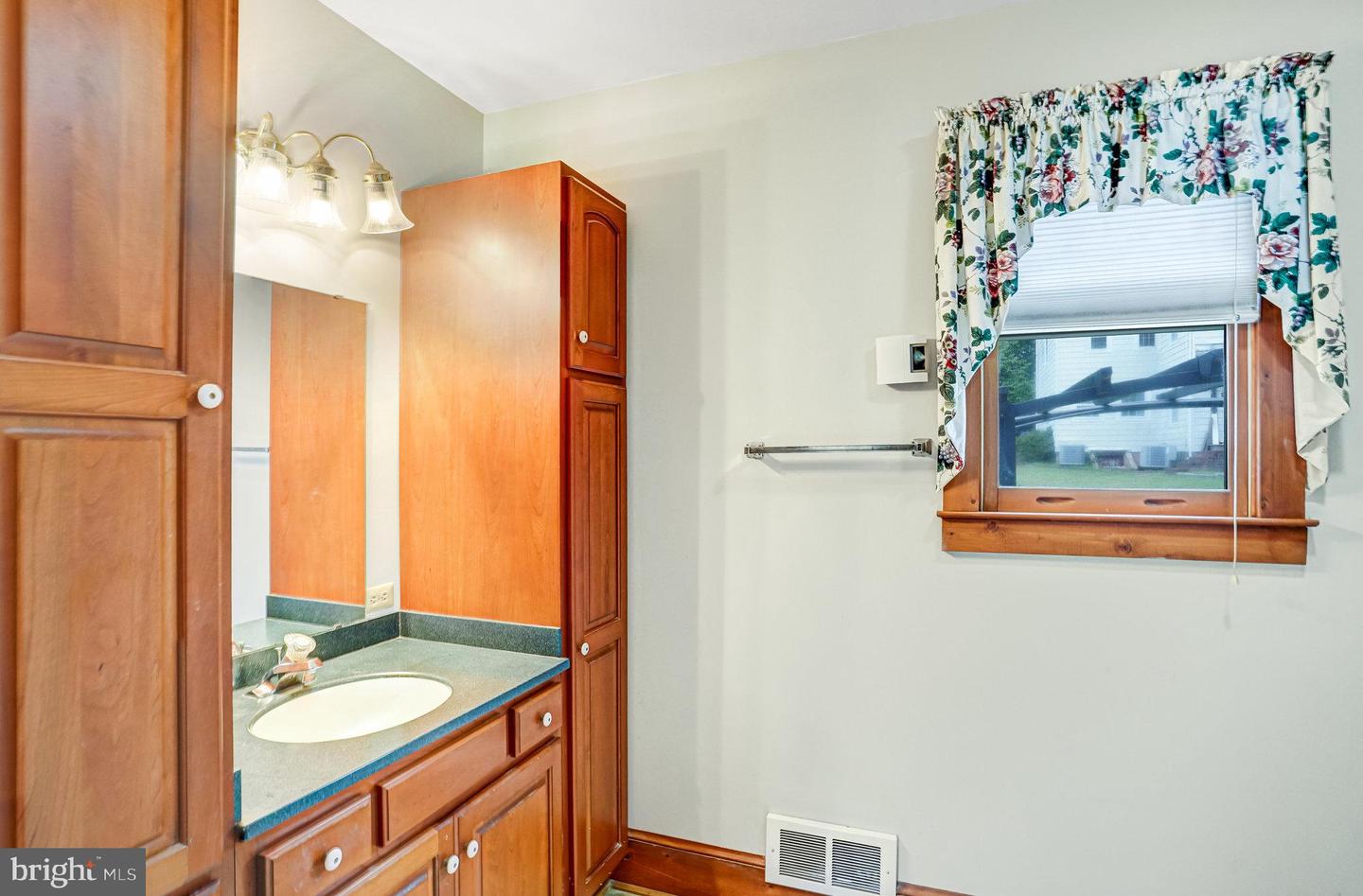 9040 GRANT AVE, MANASSAS, Virginia 20110, 3 Bedrooms Bedrooms, ,2 BathroomsBathrooms,Residential,For sale,9040 GRANT AVE,VAMN2009432 MLS # VAMN2009432