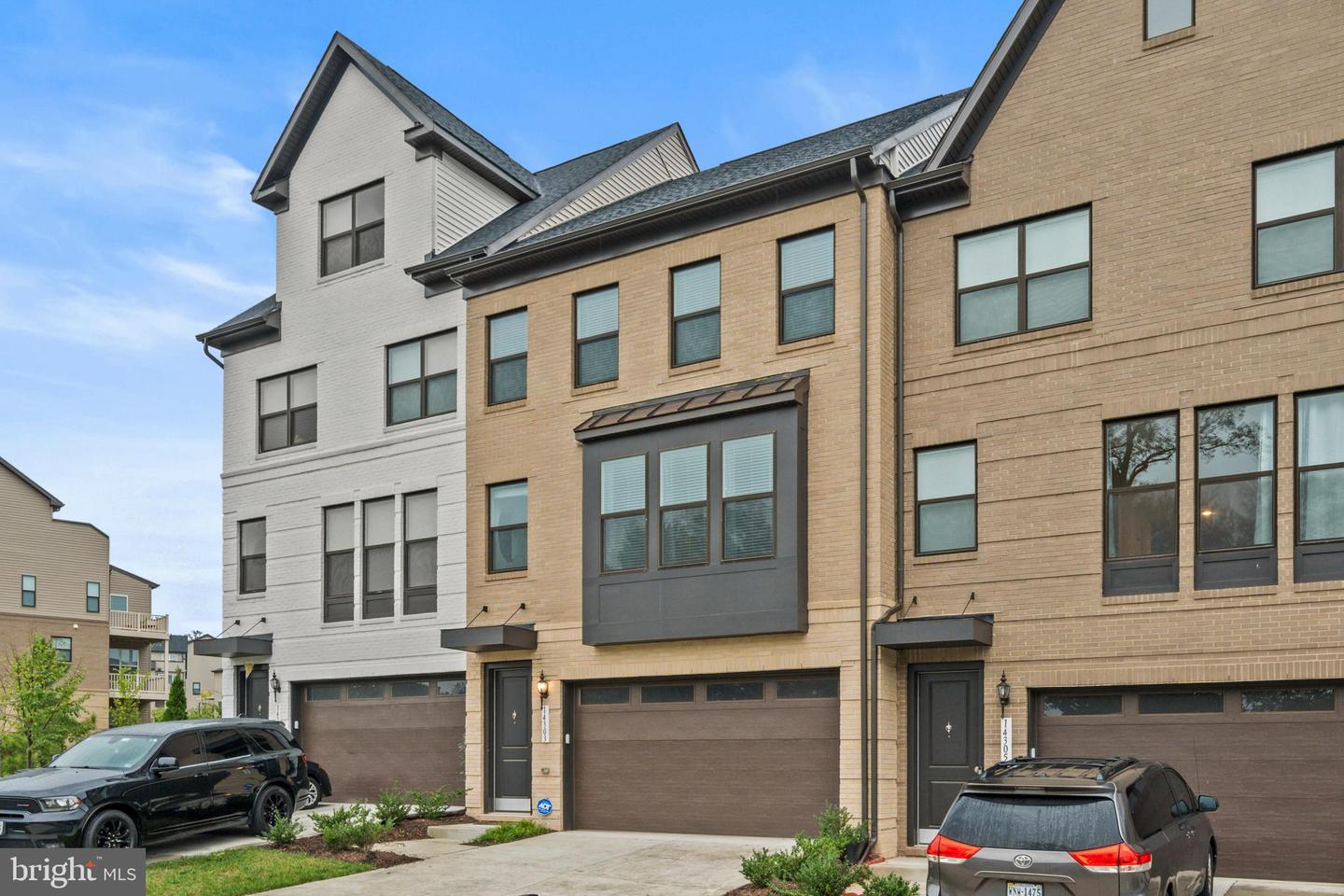 14303 YESLER AVE, CHANTILLY, Virginia 20151, 3 Bedrooms Bedrooms, 8 Rooms Rooms,3 BathroomsBathrooms,Residential,For sale,14303 YESLER AVE,VAFX2270114 MLS # VAFX2270114
