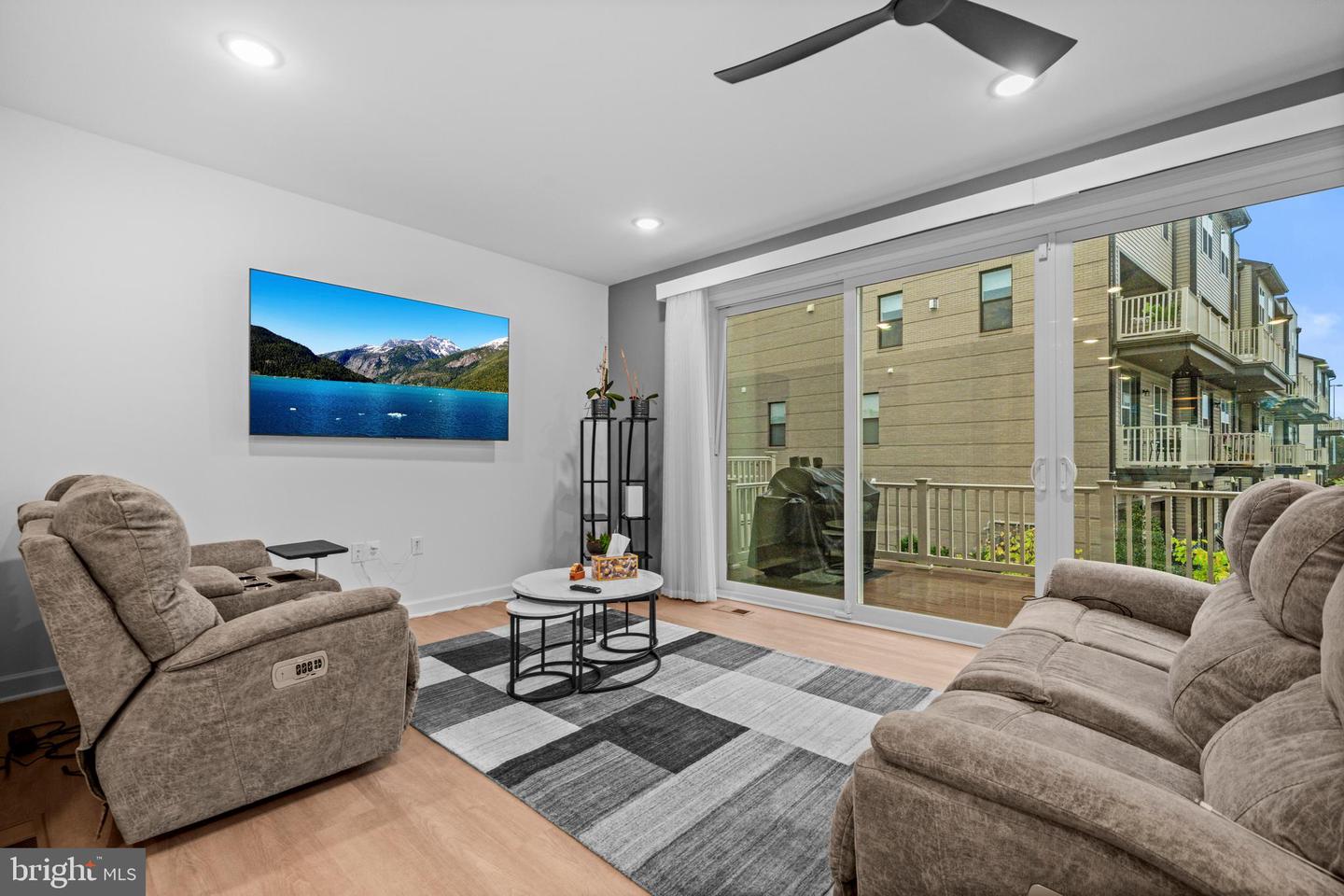 14303 YESLER AVE, CHANTILLY, Virginia 20151, 3 Bedrooms Bedrooms, 8 Rooms Rooms,3 BathroomsBathrooms,Residential,For sale,14303 YESLER AVE,VAFX2270114 MLS # VAFX2270114