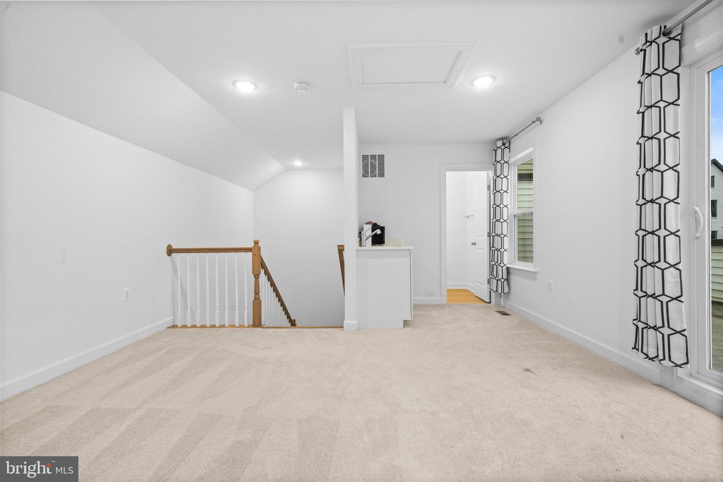 14303 YESLER AVE, CHANTILLY, Virginia 20151, 3 Bedrooms Bedrooms, 8 Rooms Rooms,3 BathroomsBathrooms,Residential,For sale,14303 YESLER AVE,VAFX2270114 MLS # VAFX2270114
