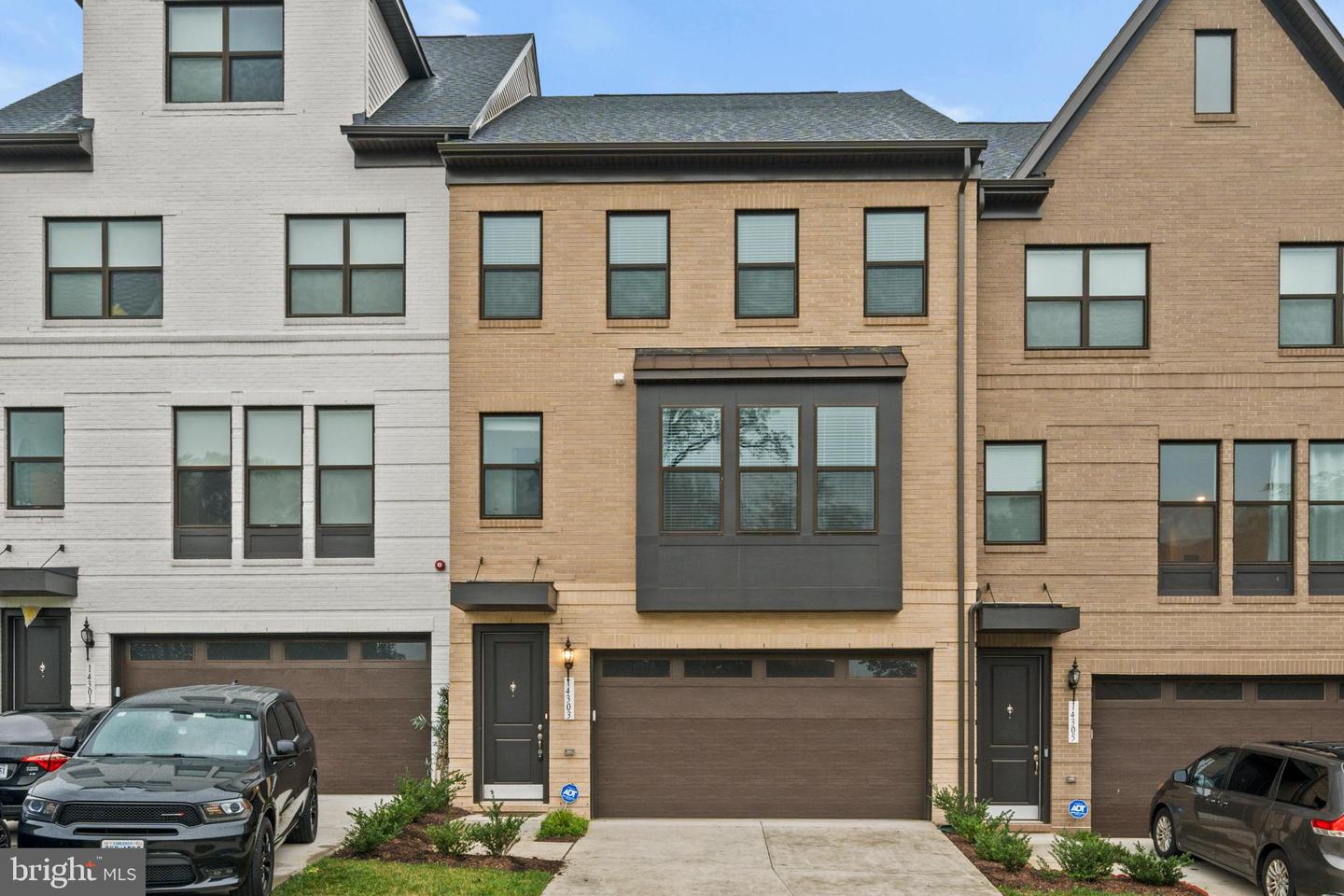 14303 YESLER AVE, CHANTILLY, Virginia 20151, 3 Bedrooms Bedrooms, 8 Rooms Rooms,3 BathroomsBathrooms,Residential,For sale,14303 YESLER AVE,VAFX2270114 MLS # VAFX2270114