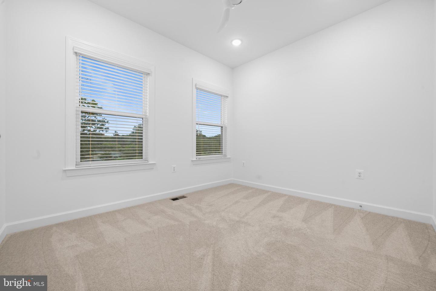 14303 YESLER AVE, CHANTILLY, Virginia 20151, 3 Bedrooms Bedrooms, 8 Rooms Rooms,3 BathroomsBathrooms,Residential,For sale,14303 YESLER AVE,VAFX2270114 MLS # VAFX2270114