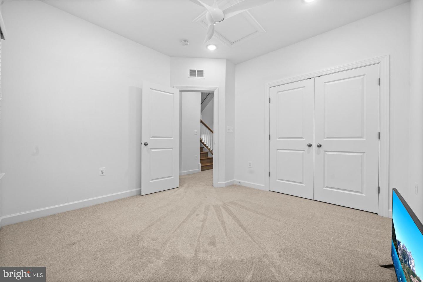 14303 YESLER AVE, CHANTILLY, Virginia 20151, 3 Bedrooms Bedrooms, 8 Rooms Rooms,3 BathroomsBathrooms,Residential,For sale,14303 YESLER AVE,VAFX2270114 MLS # VAFX2270114