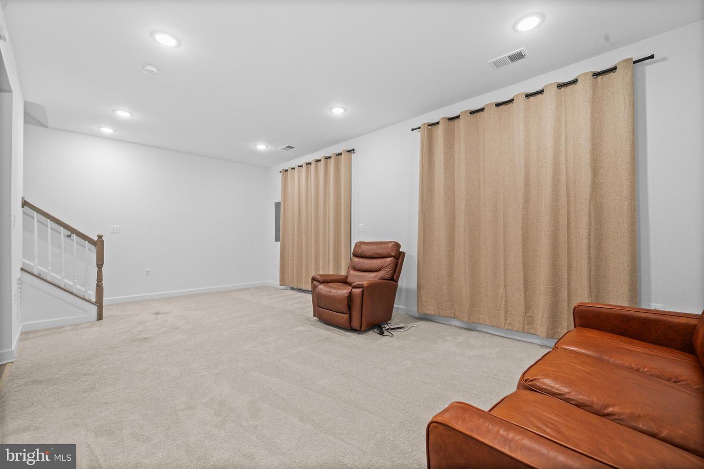14303 YESLER AVE, CHANTILLY, Virginia 20151, 3 Bedrooms Bedrooms, 8 Rooms Rooms,3 BathroomsBathrooms,Residential,For sale,14303 YESLER AVE,VAFX2270114 MLS # VAFX2270114