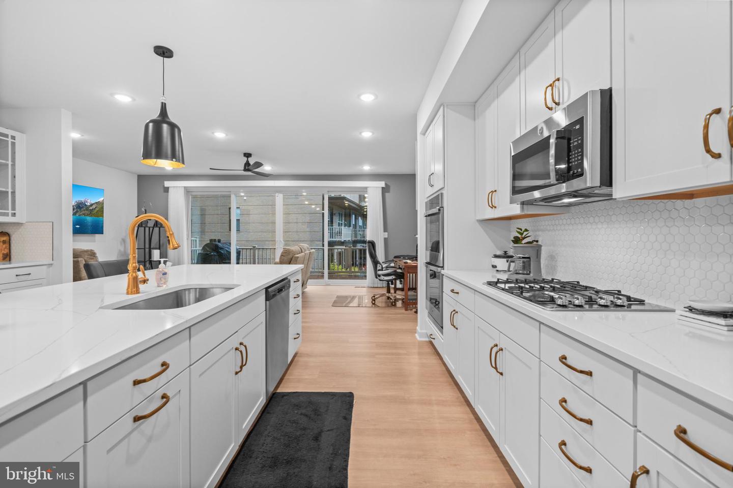 14303 YESLER AVE, CHANTILLY, Virginia 20151, 3 Bedrooms Bedrooms, 8 Rooms Rooms,3 BathroomsBathrooms,Residential,For sale,14303 YESLER AVE,VAFX2270114 MLS # VAFX2270114