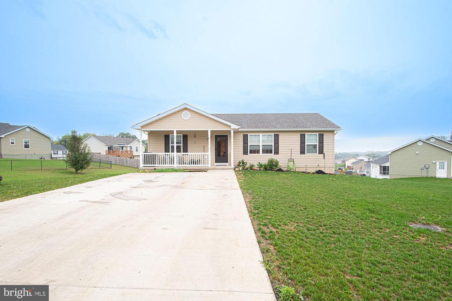 21 LILLEIGH CT, MAURERTOWN, Virginia 22644, 3 Bedrooms Bedrooms, 5 Rooms Rooms,2 BathroomsBathrooms,Residential,For sale,21 LILLEIGH CT,VASH2012664 MLS # VASH2012664