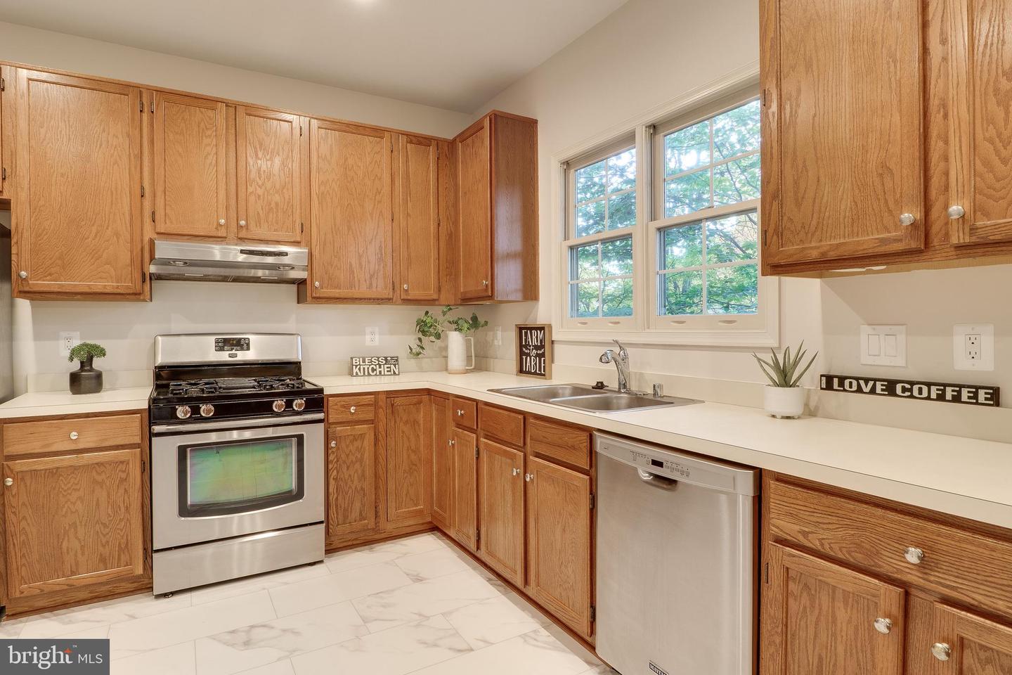 8004 CHIPPENHAM CT, FAIRFAX STATION, Virginia 22039, 4 Bedrooms Bedrooms, ,2 BathroomsBathrooms,Residential,For sale,8004 CHIPPENHAM CT,VAFX2270094 MLS # VAFX2270094