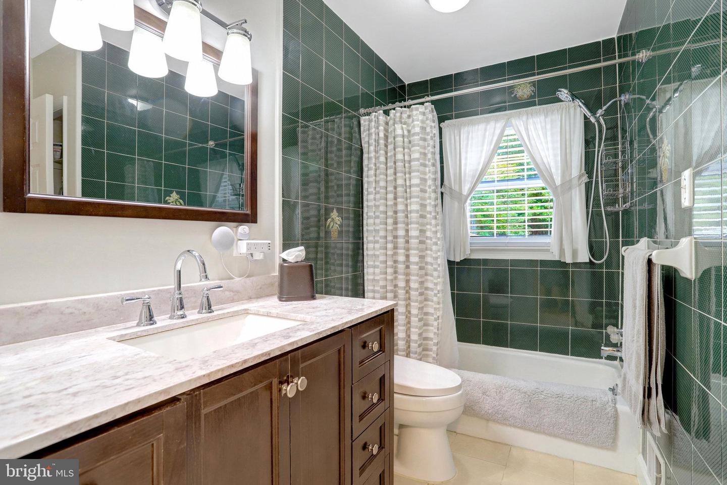 7501 WEXFORD PL, ALEXANDRIA, Virginia 22315, 3 Bedrooms Bedrooms, 5 Rooms Rooms,2 BathroomsBathrooms,Residential,For sale,7501 WEXFORD PL,VAFX2270100 MLS # VAFX2270100
