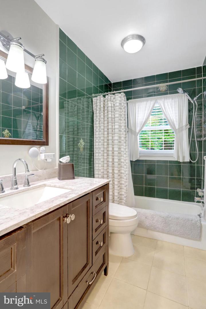 7501 WEXFORD PL, ALEXANDRIA, Virginia 22315, 3 Bedrooms Bedrooms, 5 Rooms Rooms,2 BathroomsBathrooms,Residential,For sale,7501 WEXFORD PL,VAFX2270100 MLS # VAFX2270100