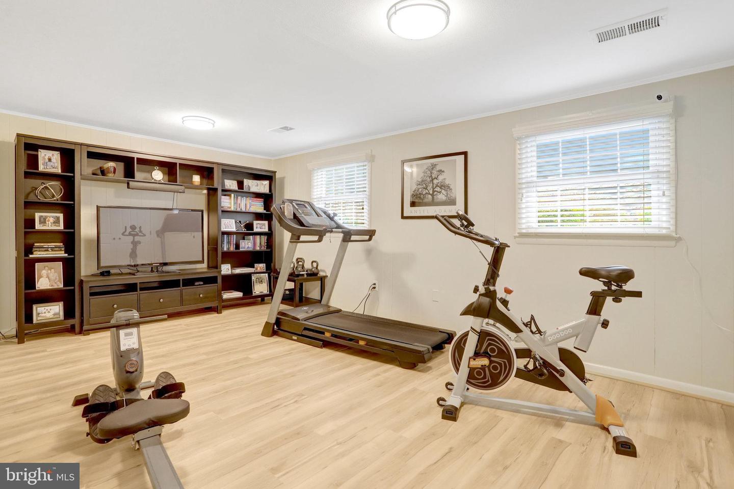 7501 WEXFORD PL, ALEXANDRIA, Virginia 22315, 3 Bedrooms Bedrooms, 5 Rooms Rooms,2 BathroomsBathrooms,Residential,For sale,7501 WEXFORD PL,VAFX2270100 MLS # VAFX2270100