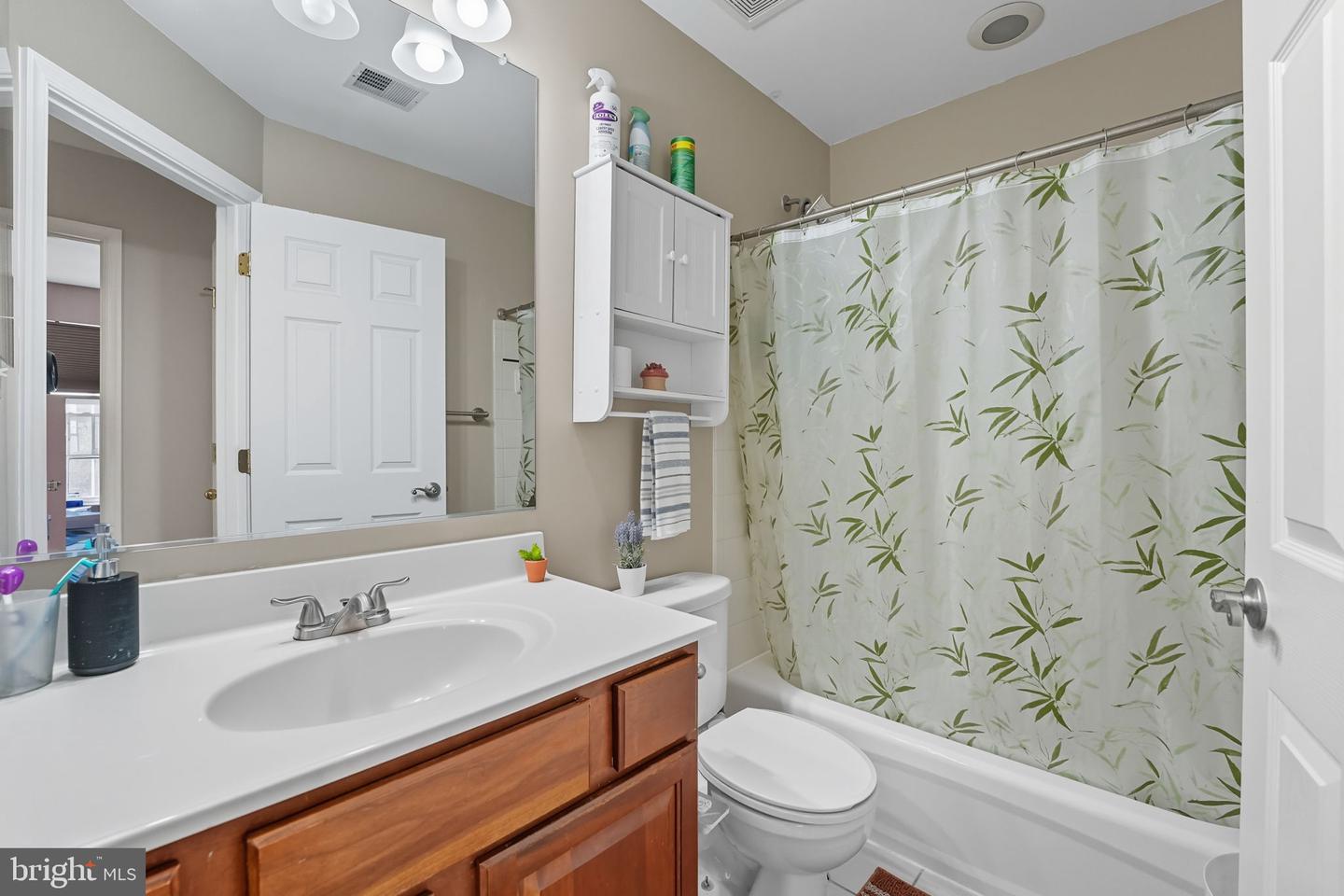 676 MCLEARY SQ SE, LEESBURG, Virginia 20175, 3 Bedrooms Bedrooms, ,2 BathroomsBathrooms,Residential,For sale,676 MCLEARY SQ SE,VALO2107970 MLS # VALO2107970