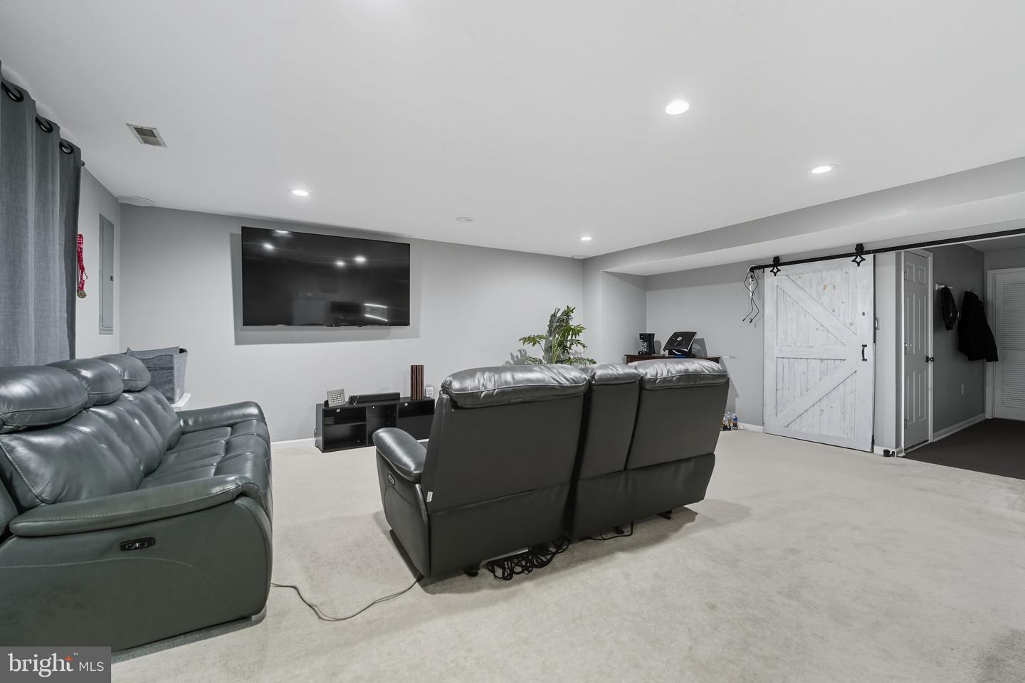 676 MCLEARY SQ SE, LEESBURG, Virginia 20175, 3 Bedrooms Bedrooms, ,2 BathroomsBathrooms,Residential,For sale,676 MCLEARY SQ SE,VALO2107970 MLS # VALO2107970