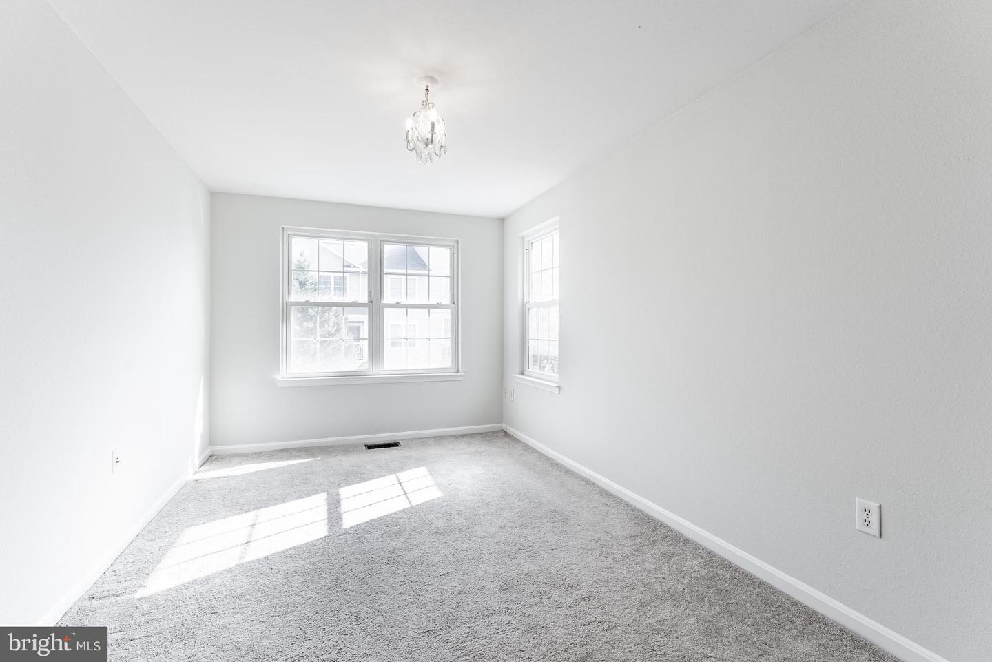 12887 FAIR BRIAR LN, FAIRFAX, Virginia 22033, 2 Bedrooms Bedrooms, ,2 BathroomsBathrooms,Residential,For sale,12887 FAIR BRIAR LN,VAFX2270262 MLS # VAFX2270262
