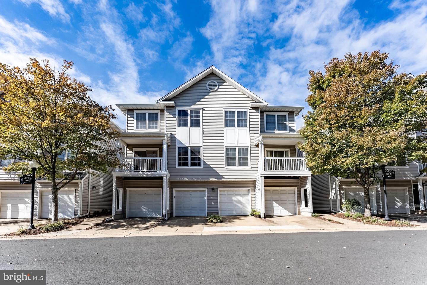 12887 FAIR BRIAR LN, FAIRFAX, Virginia 22033, 2 Bedrooms Bedrooms, ,2 BathroomsBathrooms,Residential,For sale,12887 FAIR BRIAR LN,VAFX2270262 MLS # VAFX2270262