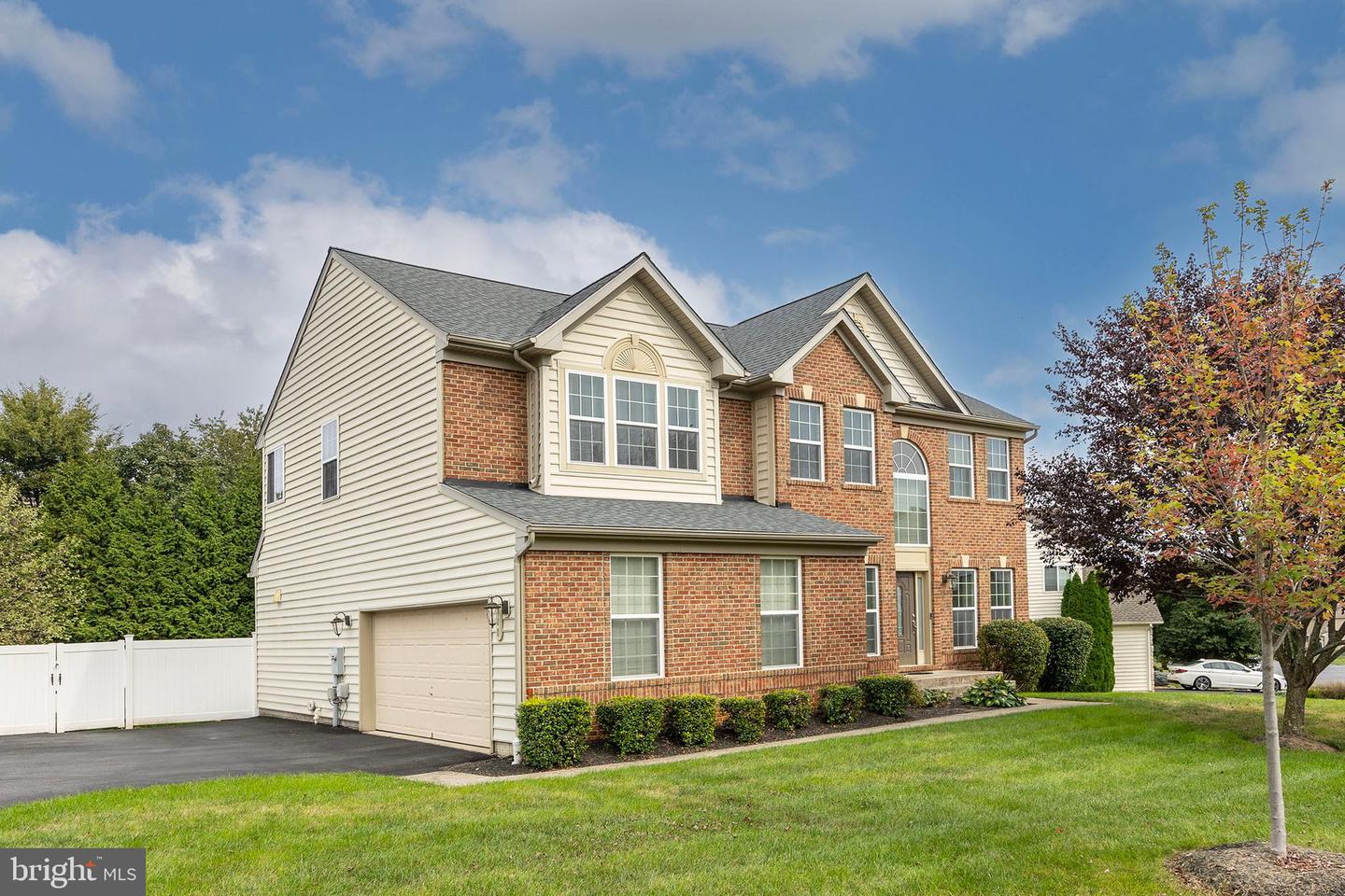 800 LAKE DR, WINCHESTER, Virginia 22601, 5 Bedrooms Bedrooms, ,4 BathroomsBathrooms,Residential,For sale,800 LAKE DR,VAWI2009168 MLS # VAWI2009168