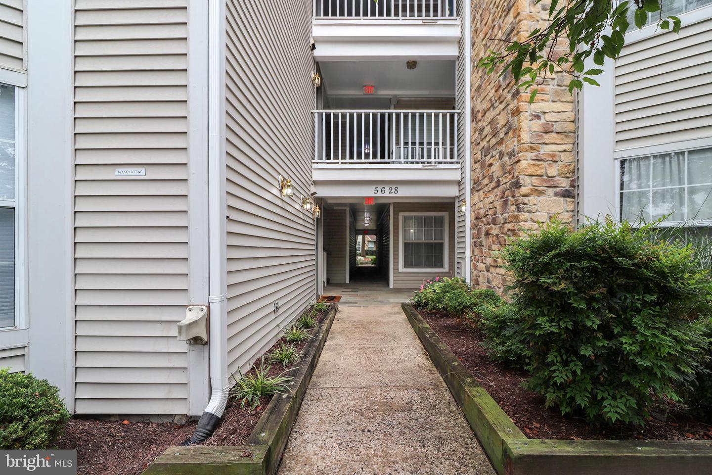 5628 WILLOUGHBY NEWTON DR #15, CENTREVILLE, Virginia 20120, 2 Bedrooms Bedrooms, ,2 BathroomsBathrooms,Residential,For sale,5628 WILLOUGHBY NEWTON DR #15,VAFX2270200 MLS # VAFX2270200
