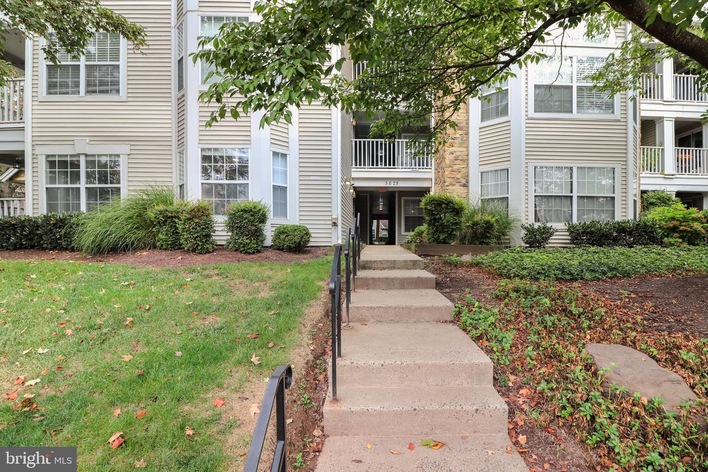 5628 WILLOUGHBY NEWTON DR #15, CENTREVILLE, Virginia 20120, 2 Bedrooms Bedrooms, ,2 BathroomsBathrooms,Residential,For sale,5628 WILLOUGHBY NEWTON DR #15,VAFX2270200 MLS # VAFX2270200