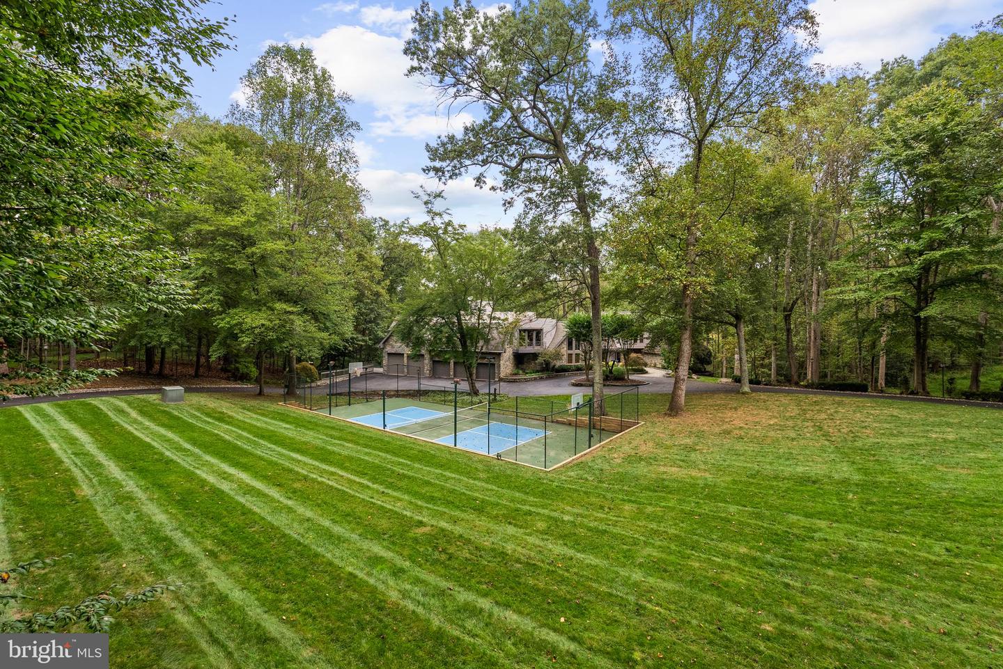 536 SPRINGVALE RD, GREAT FALLS, Virginia 22066, 6 Bedrooms Bedrooms, ,7 BathroomsBathrooms,Residential,For sale,536 SPRINGVALE RD,VAFX2270218 MLS # VAFX2270218
