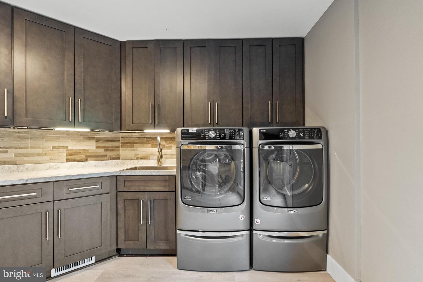 536 SPRINGVALE RD, GREAT FALLS, Virginia 22066, 6 Bedrooms Bedrooms, ,7 BathroomsBathrooms,Residential,For sale,536 SPRINGVALE RD,VAFX2270218 MLS # VAFX2270218