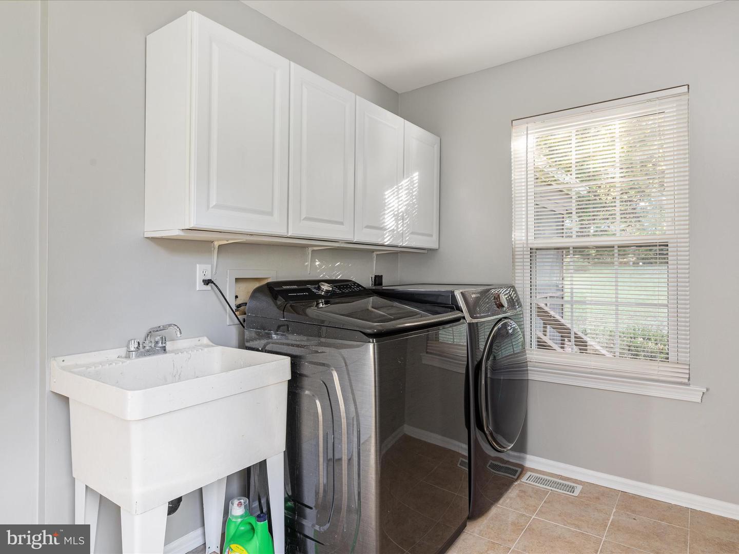130 MINOR RD, STERLING, Virginia 20165, 5 Bedrooms Bedrooms, 9 Rooms Rooms,3 BathroomsBathrooms,Residential,For sale,130 MINOR RD,VALO2108026 MLS # VALO2108026