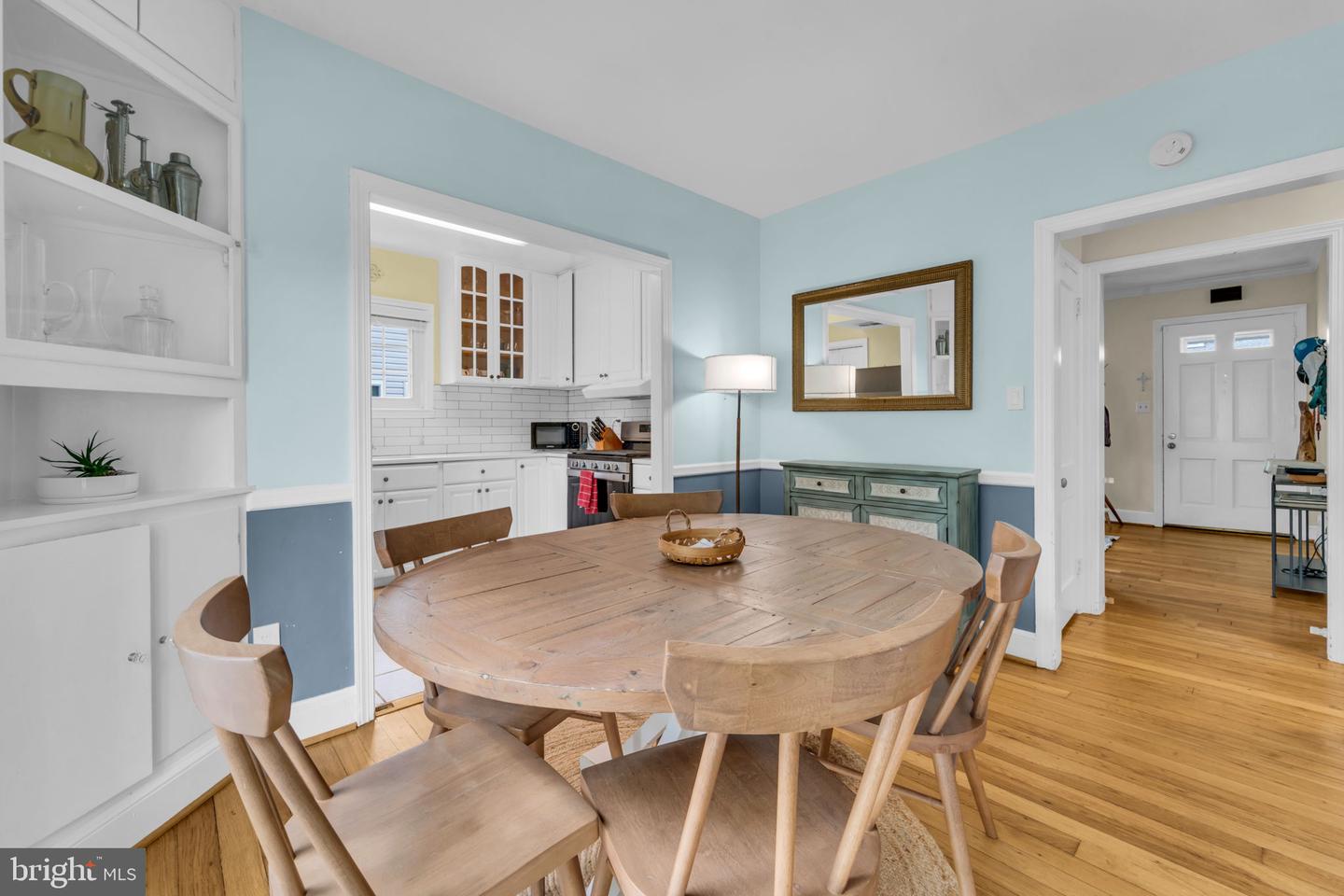 2805 W GEORGE MASON RD, FALLS CHURCH, Virginia 22042, 4 Bedrooms Bedrooms, ,2 BathroomsBathrooms,Residential,For sale,2805 W GEORGE MASON RD,VAFX2270254 MLS # VAFX2270254