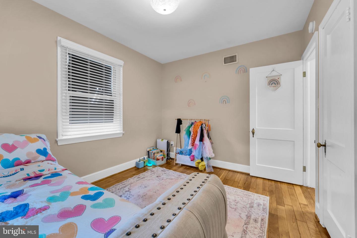 2805 W GEORGE MASON RD, FALLS CHURCH, Virginia 22042, 4 Bedrooms Bedrooms, ,2 BathroomsBathrooms,Residential,For sale,2805 W GEORGE MASON RD,VAFX2270254 MLS # VAFX2270254