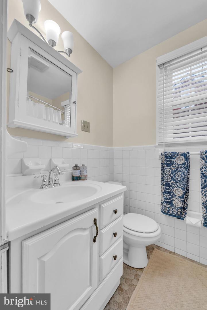 2805 W GEORGE MASON RD, FALLS CHURCH, Virginia 22042, 4 Bedrooms Bedrooms, ,2 BathroomsBathrooms,Residential,For sale,2805 W GEORGE MASON RD,VAFX2270254 MLS # VAFX2270254