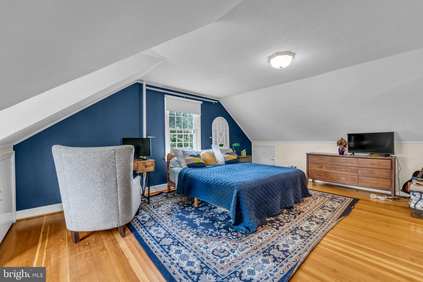 2805 W GEORGE MASON RD, FALLS CHURCH, Virginia 22042, 4 Bedrooms Bedrooms, ,2 BathroomsBathrooms,Residential,For sale,2805 W GEORGE MASON RD,VAFX2270254 MLS # VAFX2270254