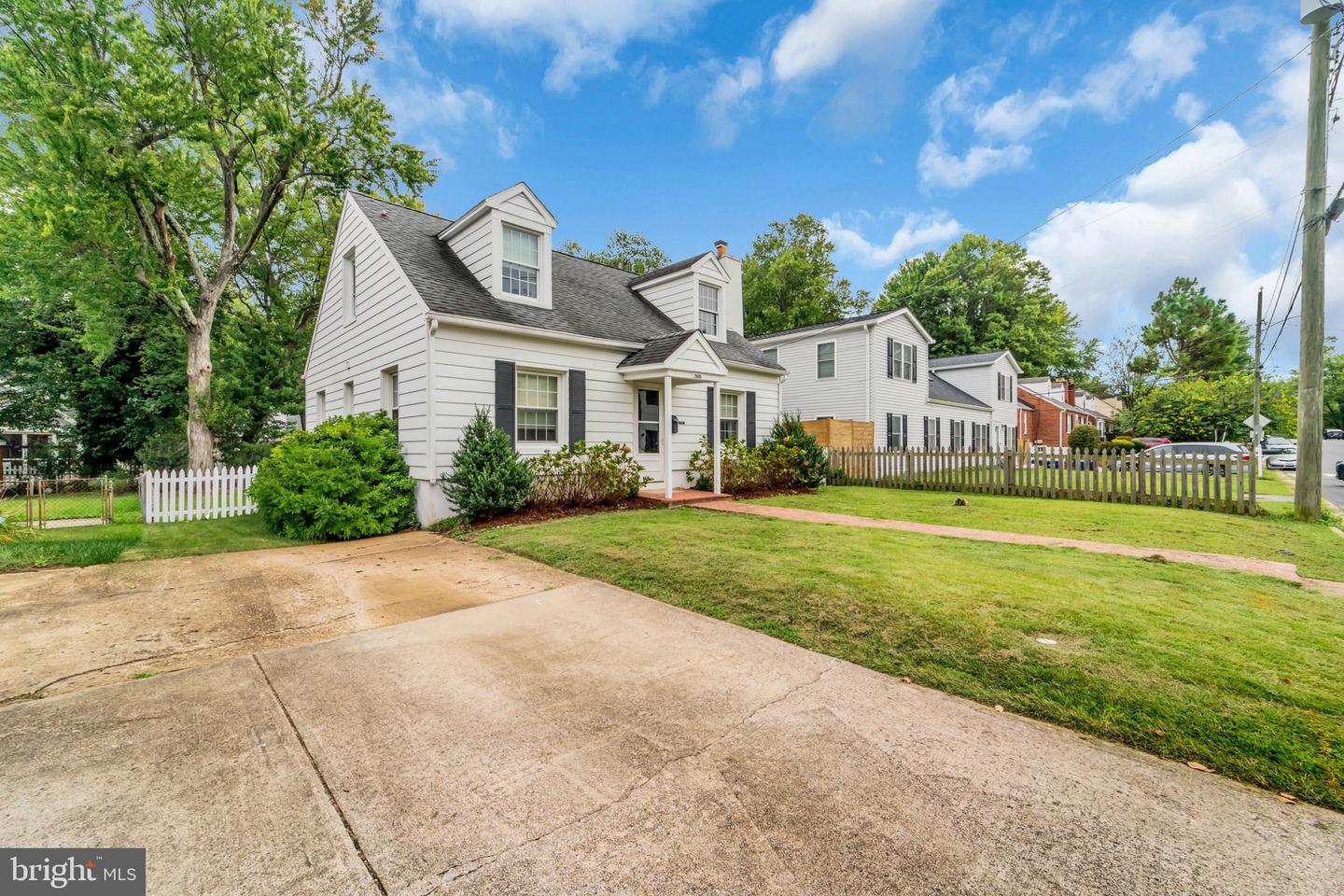 2805 W GEORGE MASON RD, FALLS CHURCH, Virginia 22042, 4 Bedrooms Bedrooms, ,2 BathroomsBathrooms,Residential,For sale,2805 W GEORGE MASON RD,VAFX2270254 MLS # VAFX2270254