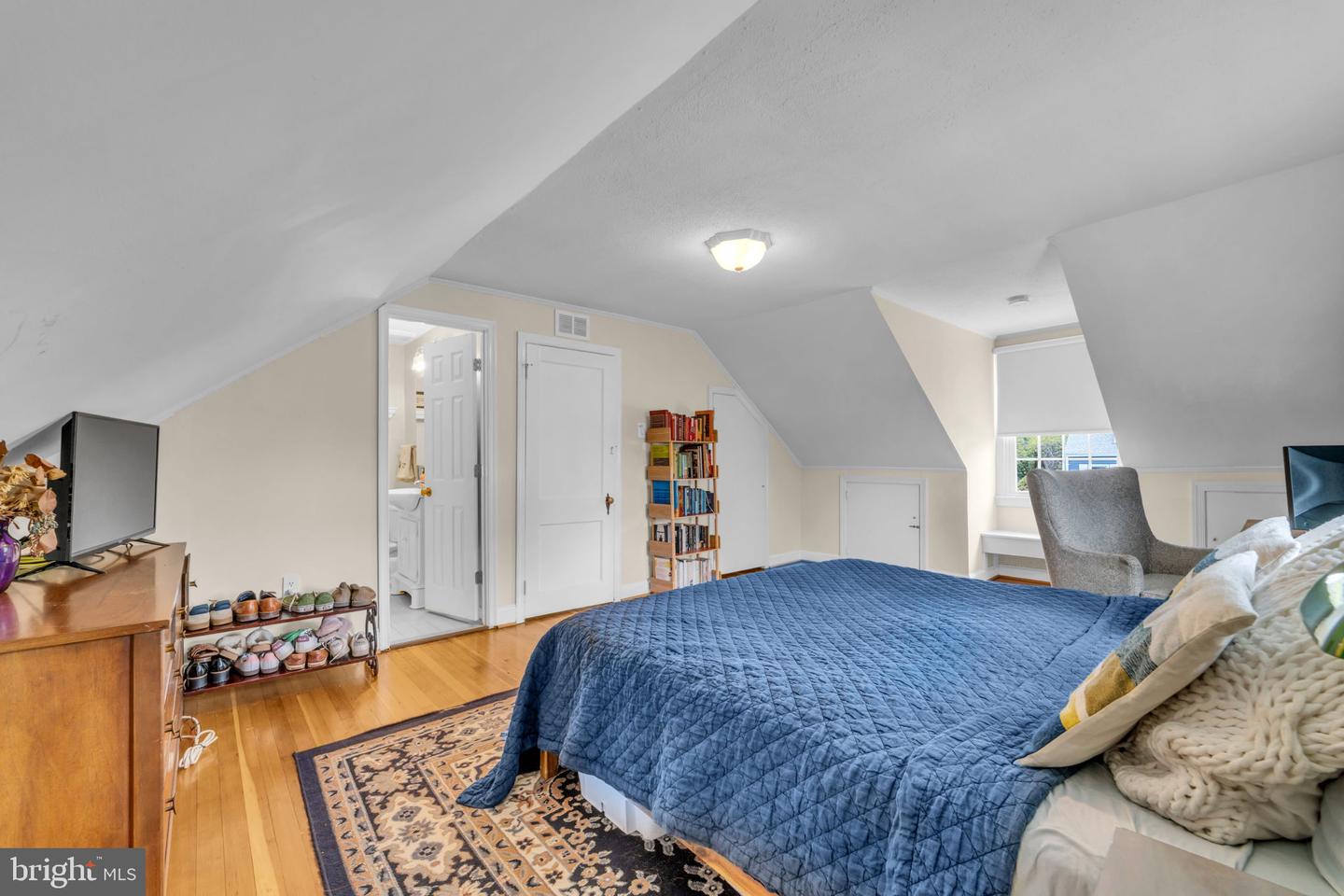 2805 W GEORGE MASON RD, FALLS CHURCH, Virginia 22042, 4 Bedrooms Bedrooms, ,2 BathroomsBathrooms,Residential,For sale,2805 W GEORGE MASON RD,VAFX2270254 MLS # VAFX2270254