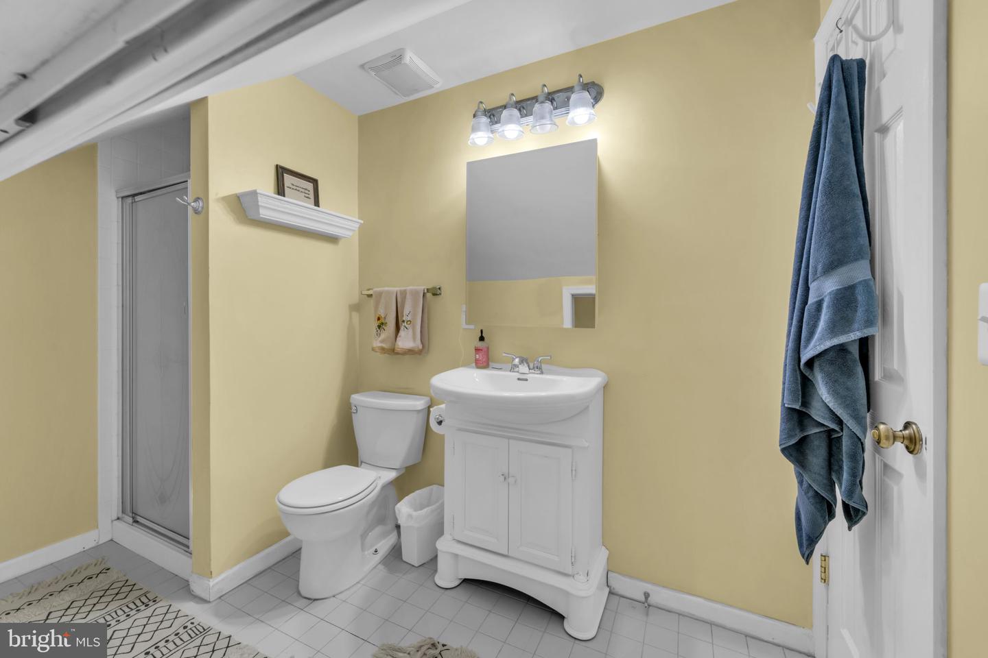 2805 W GEORGE MASON RD, FALLS CHURCH, Virginia 22042, 4 Bedrooms Bedrooms, ,2 BathroomsBathrooms,Residential,For sale,2805 W GEORGE MASON RD,VAFX2270254 MLS # VAFX2270254