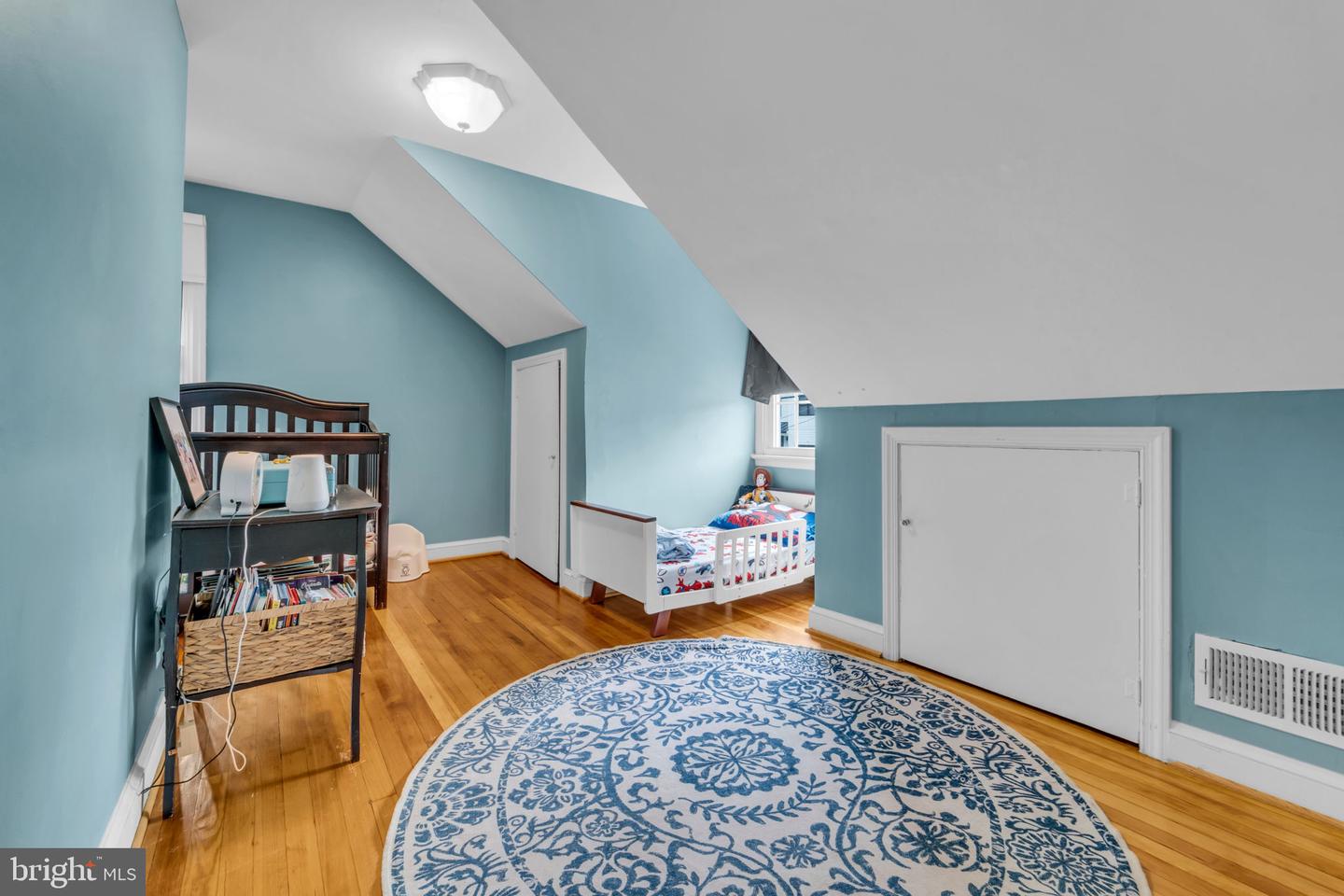 2805 W GEORGE MASON RD, FALLS CHURCH, Virginia 22042, 4 Bedrooms Bedrooms, ,2 BathroomsBathrooms,Residential,For sale,2805 W GEORGE MASON RD,VAFX2270254 MLS # VAFX2270254