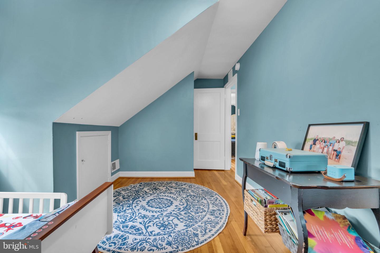 2805 W GEORGE MASON RD, FALLS CHURCH, Virginia 22042, 4 Bedrooms Bedrooms, ,2 BathroomsBathrooms,Residential,For sale,2805 W GEORGE MASON RD,VAFX2270254 MLS # VAFX2270254