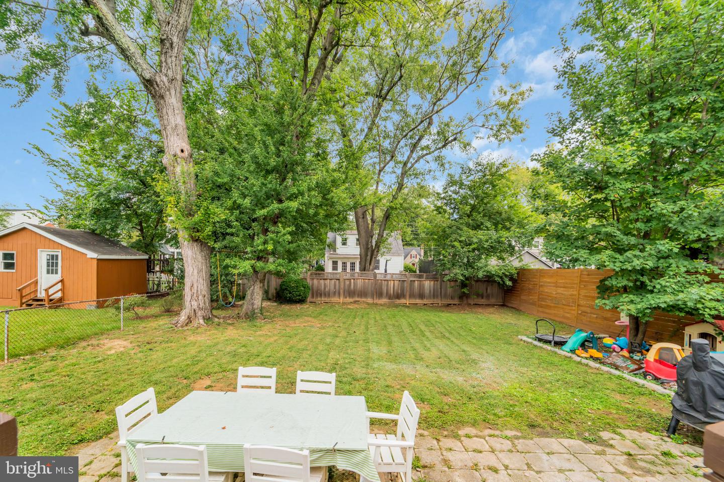 2805 W GEORGE MASON RD, FALLS CHURCH, Virginia 22042, 4 Bedrooms Bedrooms, ,2 BathroomsBathrooms,Residential,For sale,2805 W GEORGE MASON RD,VAFX2270254 MLS # VAFX2270254