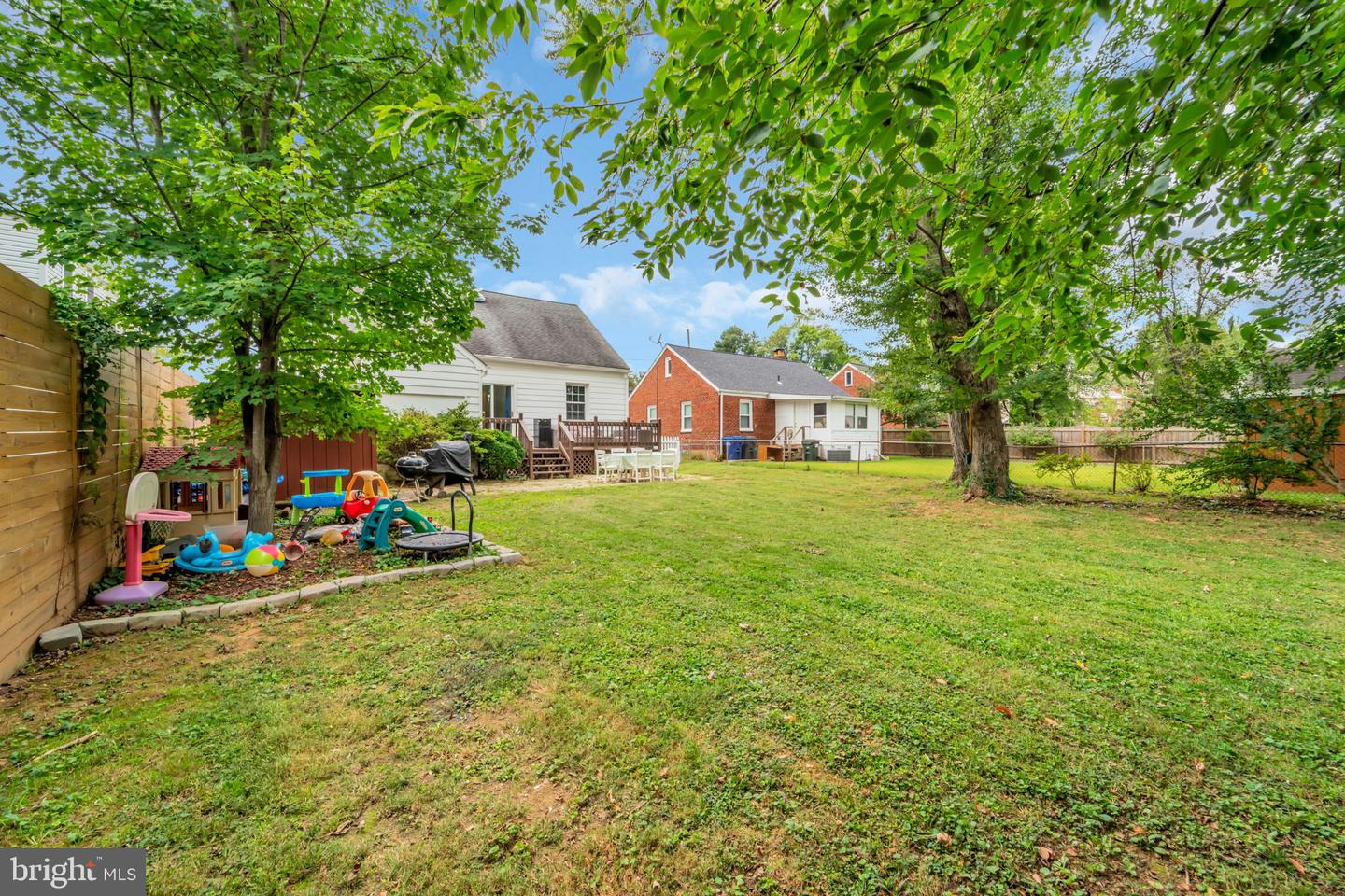 2805 W GEORGE MASON RD, FALLS CHURCH, Virginia 22042, 4 Bedrooms Bedrooms, ,2 BathroomsBathrooms,Residential,For sale,2805 W GEORGE MASON RD,VAFX2270254 MLS # VAFX2270254