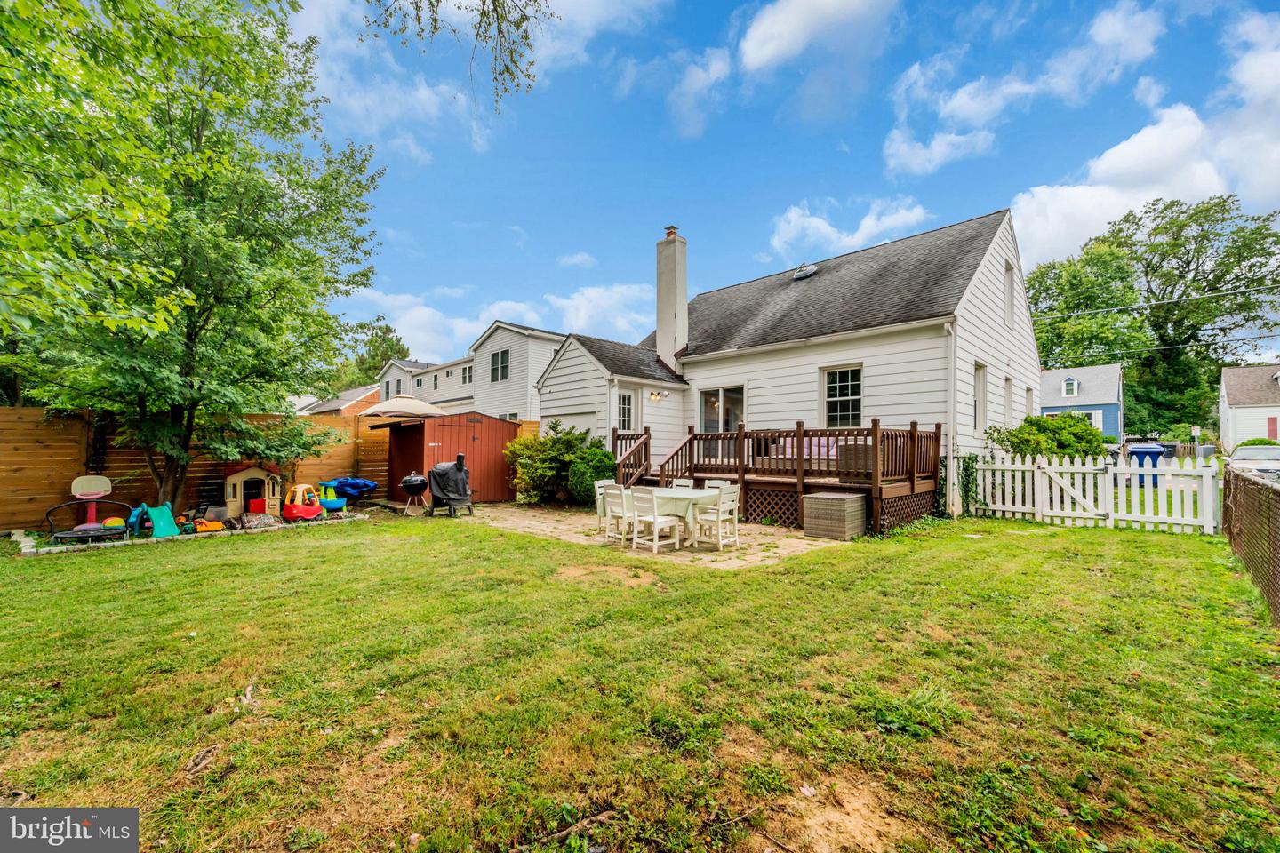 2805 W GEORGE MASON RD, FALLS CHURCH, Virginia 22042, 4 Bedrooms Bedrooms, ,2 BathroomsBathrooms,Residential,For sale,2805 W GEORGE MASON RD,VAFX2270254 MLS # VAFX2270254