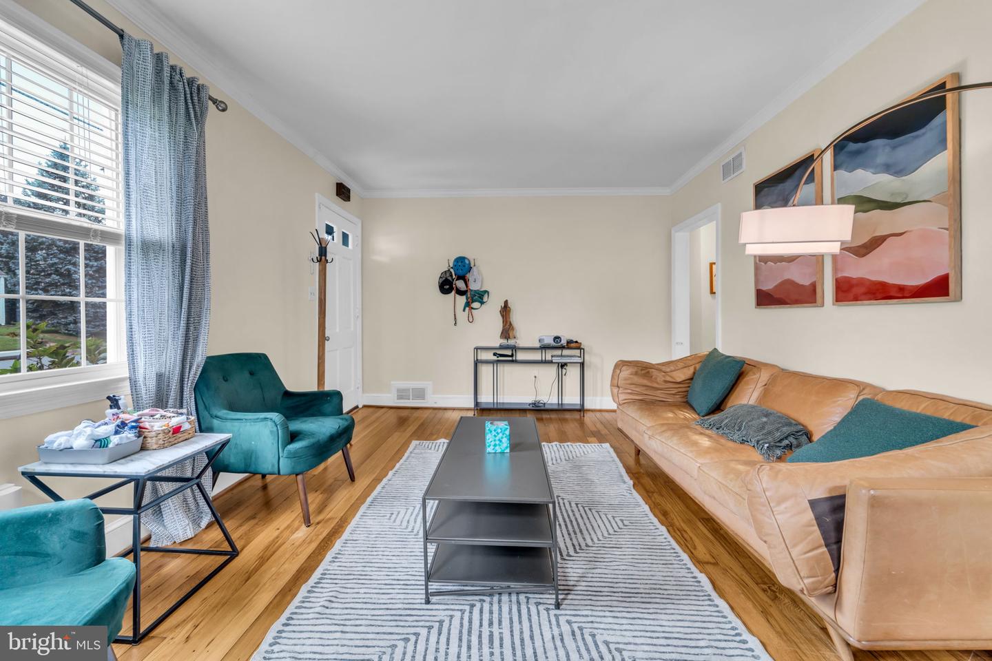2805 W GEORGE MASON RD, FALLS CHURCH, Virginia 22042, 4 Bedrooms Bedrooms, ,2 BathroomsBathrooms,Residential,For sale,2805 W GEORGE MASON RD,VAFX2270254 MLS # VAFX2270254