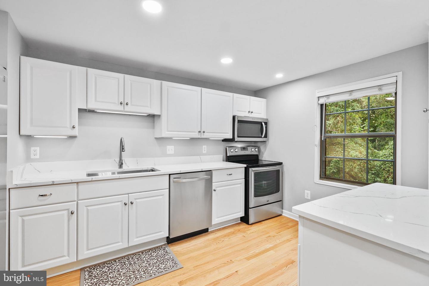 6048 HEATHWICK CT, BURKE, Virginia 22015, 3 Bedrooms Bedrooms, 12 Rooms Rooms,2 BathroomsBathrooms,Residential,For sale,6048 HEATHWICK CT,VAFX2270268 MLS # VAFX2270268