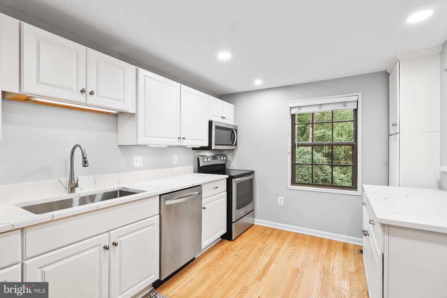 6048 HEATHWICK CT, BURKE, Virginia 22015, 3 Bedrooms Bedrooms, 12 Rooms Rooms,2 BathroomsBathrooms,Residential,For sale,6048 HEATHWICK CT,VAFX2270268 MLS # VAFX2270268