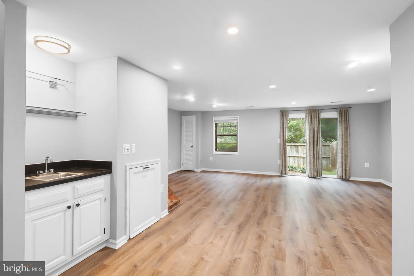 6048 HEATHWICK CT, BURKE, Virginia 22015, 3 Bedrooms Bedrooms, 12 Rooms Rooms,2 BathroomsBathrooms,Residential,For sale,6048 HEATHWICK CT,VAFX2270268 MLS # VAFX2270268