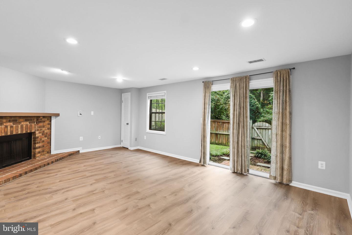6048 HEATHWICK CT, BURKE, Virginia 22015, 3 Bedrooms Bedrooms, 12 Rooms Rooms,2 BathroomsBathrooms,Residential,For sale,6048 HEATHWICK CT,VAFX2270268 MLS # VAFX2270268