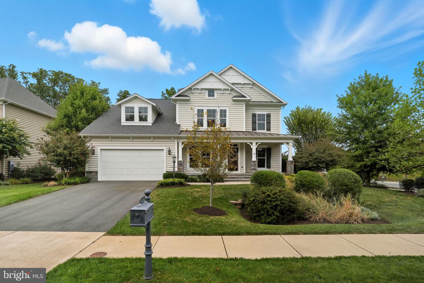 100 HEGLAR OAKS CT, HERNDON, Virginia 20170, 5 Bedrooms Bedrooms, ,5 BathroomsBathrooms,Residential,For sale,100 HEGLAR OAKS CT,VAFX2270290 MLS # VAFX2270290