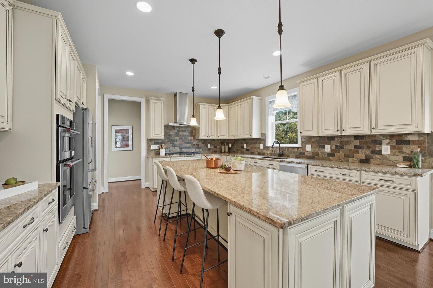 100 HEGLAR OAKS CT, HERNDON, Virginia 20170, 5 Bedrooms Bedrooms, ,5 BathroomsBathrooms,Residential,For sale,100 HEGLAR OAKS CT,VAFX2270290 MLS # VAFX2270290