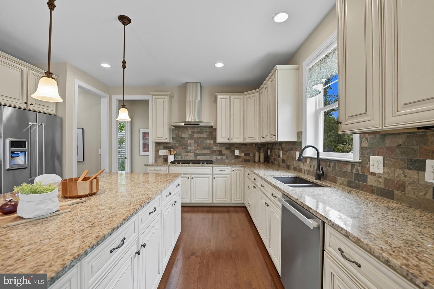 100 HEGLAR OAKS CT, HERNDON, Virginia 20170, 5 Bedrooms Bedrooms, ,5 BathroomsBathrooms,Residential,For sale,100 HEGLAR OAKS CT,VAFX2270290 MLS # VAFX2270290