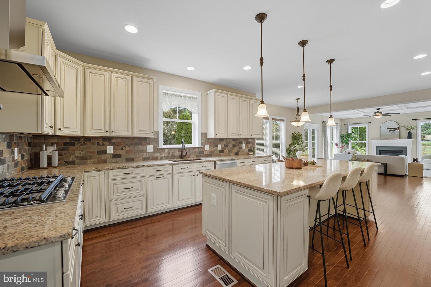 100 HEGLAR OAKS CT, HERNDON, Virginia 20170, 5 Bedrooms Bedrooms, ,5 BathroomsBathrooms,Residential,For sale,100 HEGLAR OAKS CT,VAFX2270290 MLS # VAFX2270290